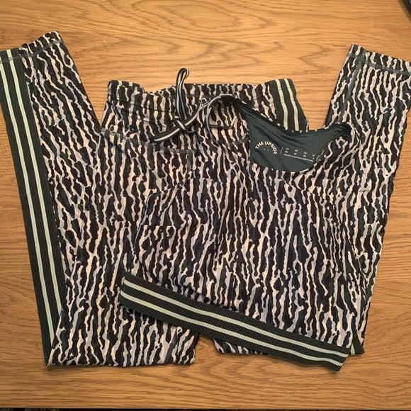 The Upside workout set - Picture 7 of 7